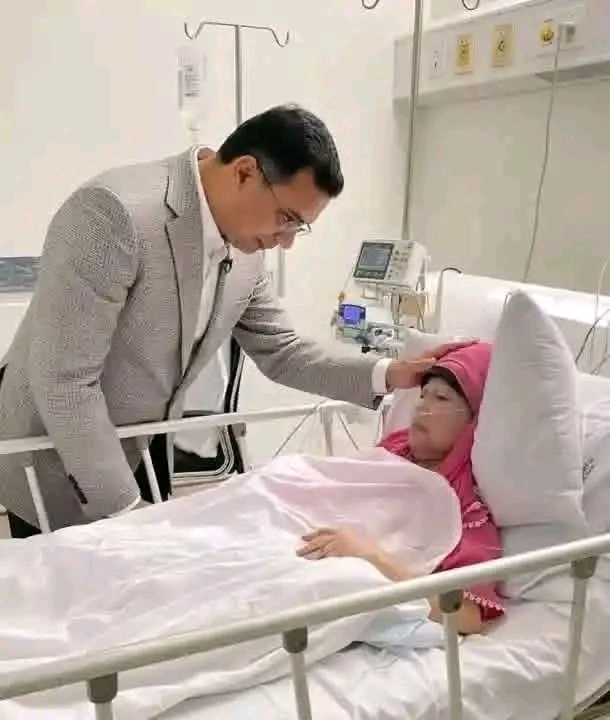 গণতন্ত্রের মাতা, আপসহীন নেত্রী বেগম খালেদা জিয়ার জন্য সাতক্ষীরা টোয়েন্টিফোর টিভি পরিবারের দোয়া প্রার্থনা