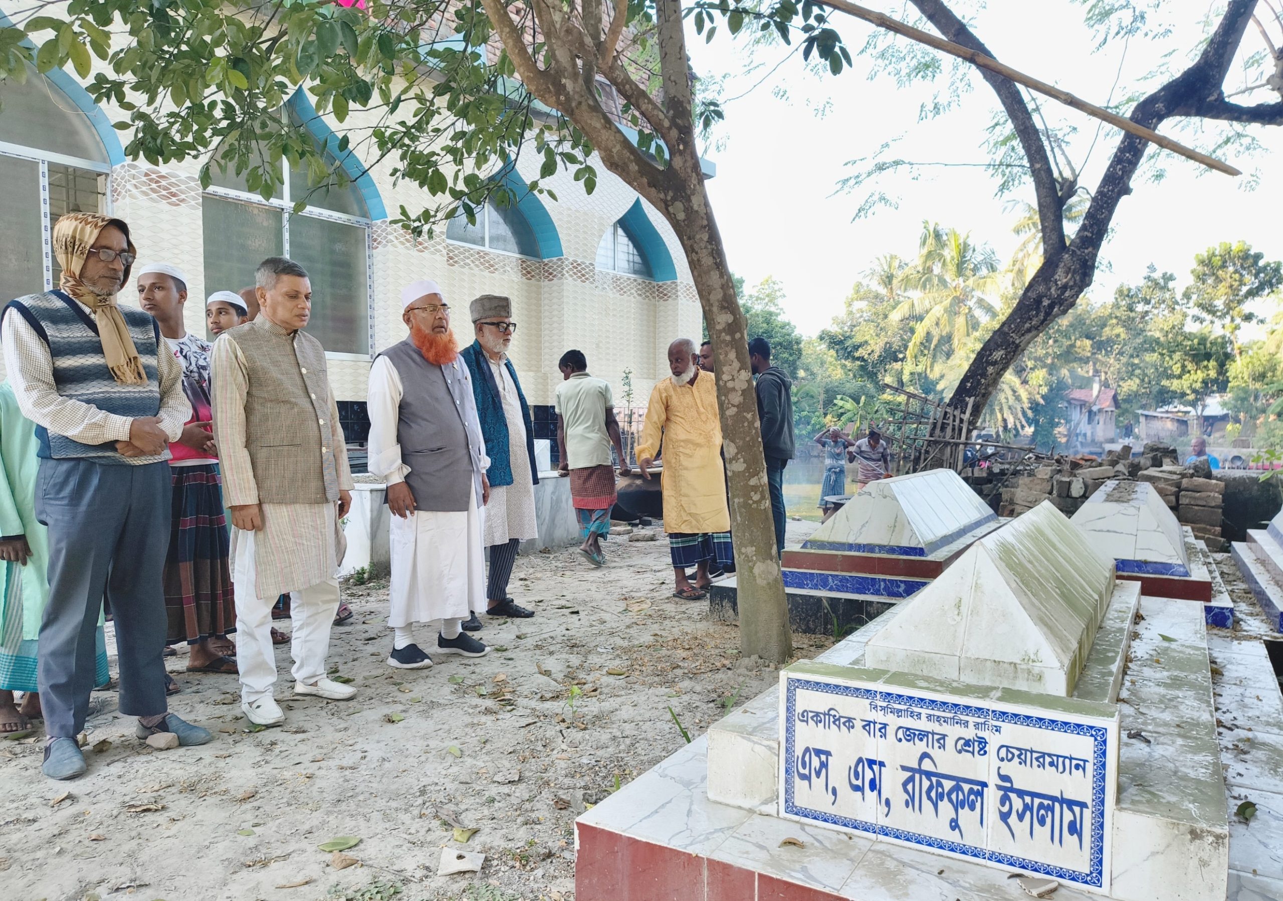 আশাশুনি বিএনপির সাবেক সভাপতি এস এম রফিকুল ইসলামের কবর জিয়ারত করেছেন কাজী আলাউদ্দিন